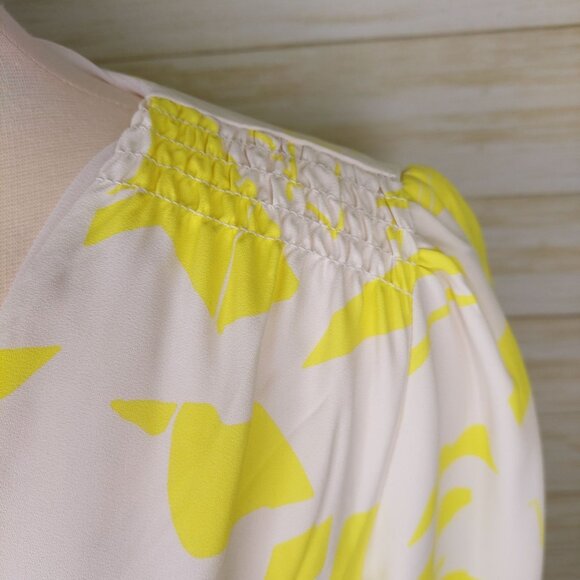 Vince Camuto Women's Yellow/White Abstract Print Smocked Ruffled Dress Size PM - Picture 7 of 12